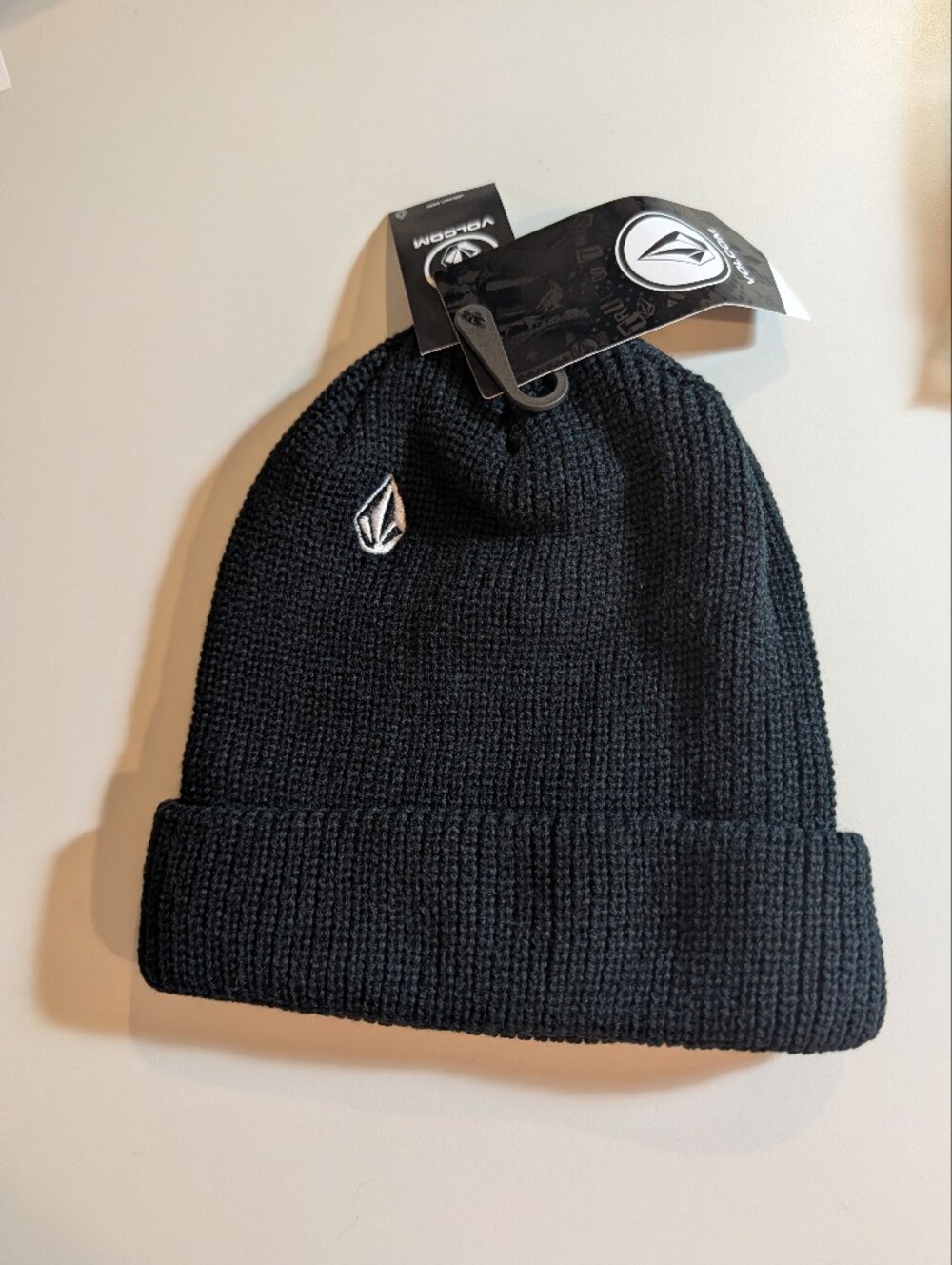 Volcom Black Ribbed Cuff Beanie with Logo Pin NWT